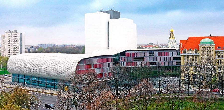 Neuer Komplex (hohes Gebäude aus den 70er/ Buchgebäude von 2012)