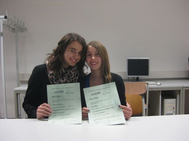 Justine Schlichter (10a) und Lena Röder (6a)